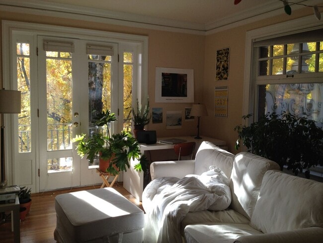 1811 NW Couch St in Portland, OR - Foto de edificio - Building Photo