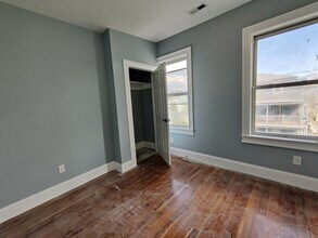29 Cameron Ave, Unit 3 in Somerville, MA - Foto de edificio - Building Photo