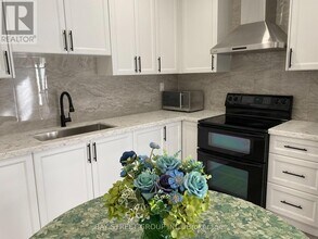 68 Green Meadows Cir in Toronto, ON - Building Photo - Building Photo