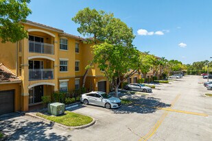 La Via Condominiums in Pembroke Pines, FL - Building Photo