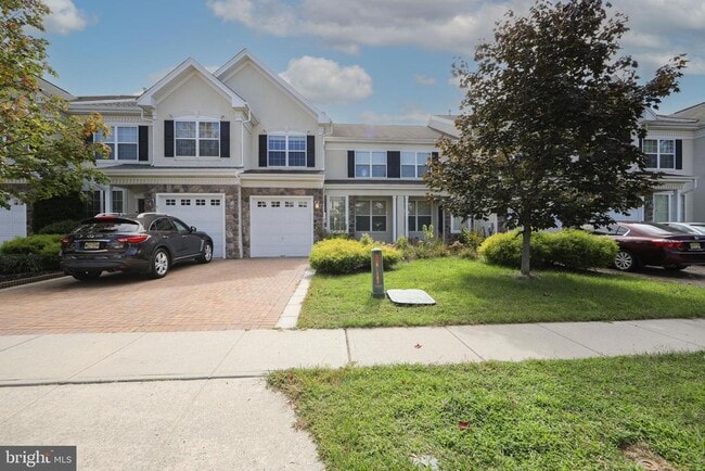 property at 7 Kingswood Ct