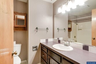 2420 La Jolla Ct NW in Salem, OR - Building Photo - Building Photo