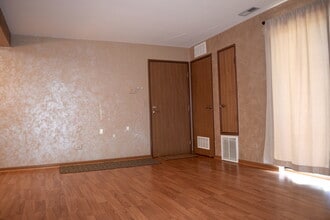 2258 Abbeywood Dr in Lisle, IL - Foto de edificio - Building Photo