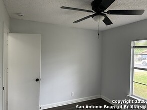 7350 Rubens Dr in San Antonio, TX - Foto de edificio - Building Photo