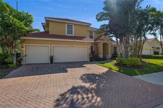 5005 Old Pond Dr in Naples, FL - Building Photo - Building Photo