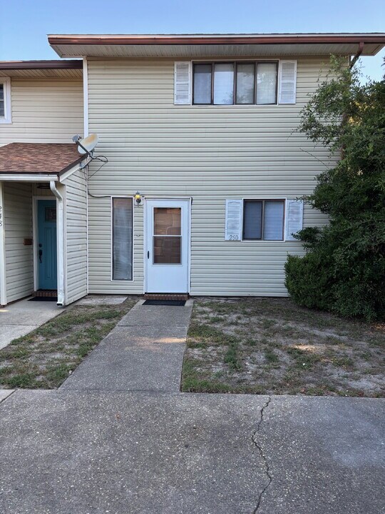 250 Kathy Ct in Mary Esther, FL - Building Photo