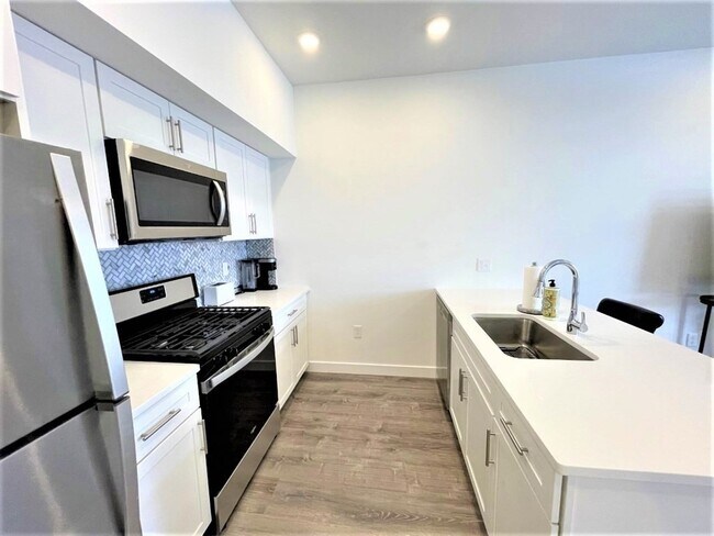 302 Broadway in Everett, MA - Building Photo - Building Photo