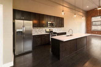 Nickel City Lofts in Buffalo, NY - Foto de edificio - Building Photo