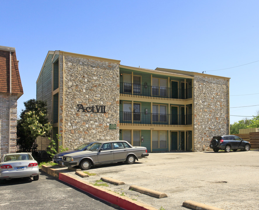 Act VII Apartments in Austin, TX - Building Photo