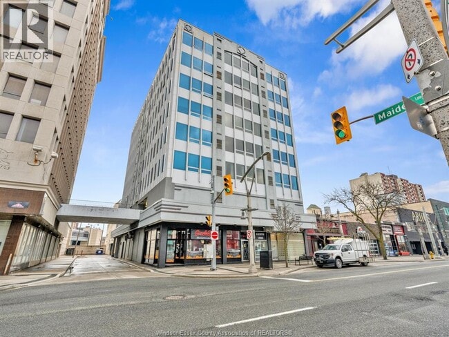 540 Ouellette Ave in Windsor, ON - Building Photo - Building Photo