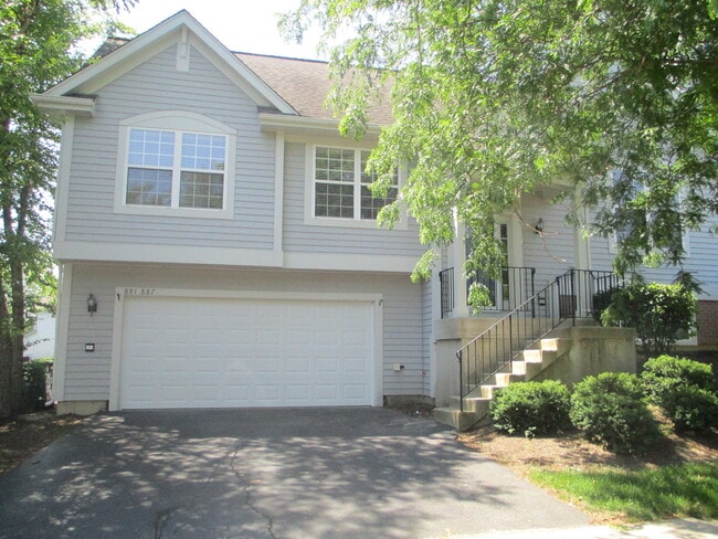 881 Essex Cir