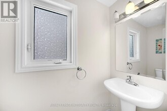 109 Calvington Ave in Ottawa, ON - Building Photo - Building Photo