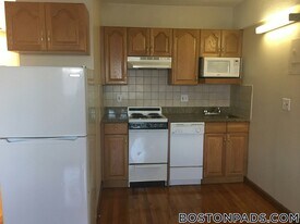 1110 Commonwealth Ave in Boston, MA - Building Photo