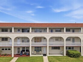 2434 Australia Way E in Clearwater, FL - Building Photo