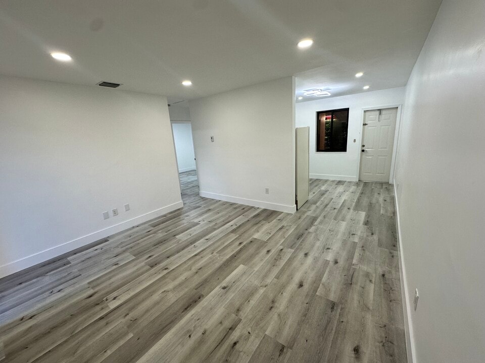 1174 W 3rd Ave in Hialeah, FL - Foto de edificio