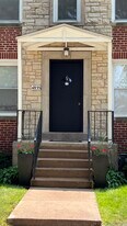 4835 Hull St, Unit 2W in Skokie, IL - Building Photo