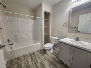 50 Nicholas Ln, Unit 40 Nicholas Lane in Barre, VT - Foto de edificio - Building Photo