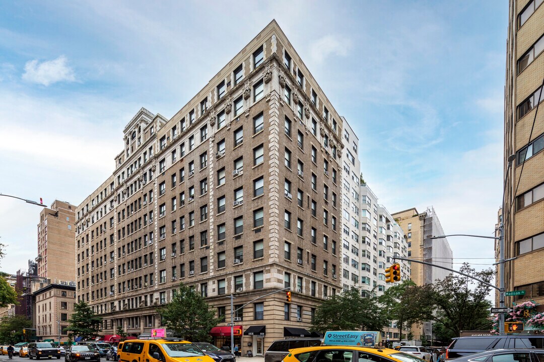 8 E 83rd St in New York, NY - Building Photo