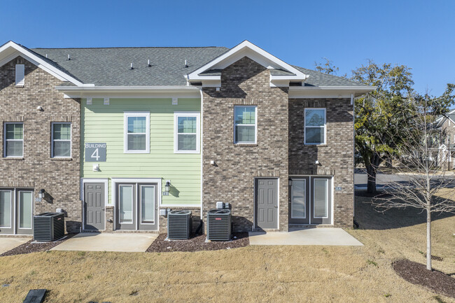 The Oaks at St. Anna's Park in Columbia, SC - Building Photo - Building Photo