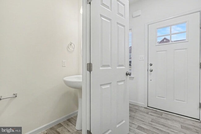 7867 Oakbrook Dr in Harrisburg, PA - Building Photo - Building Photo