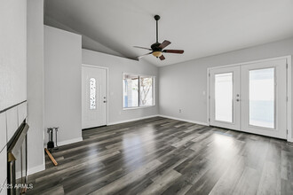 1917 E Wagoner Rd in Phoenix, AZ - Building Photo - Building Photo