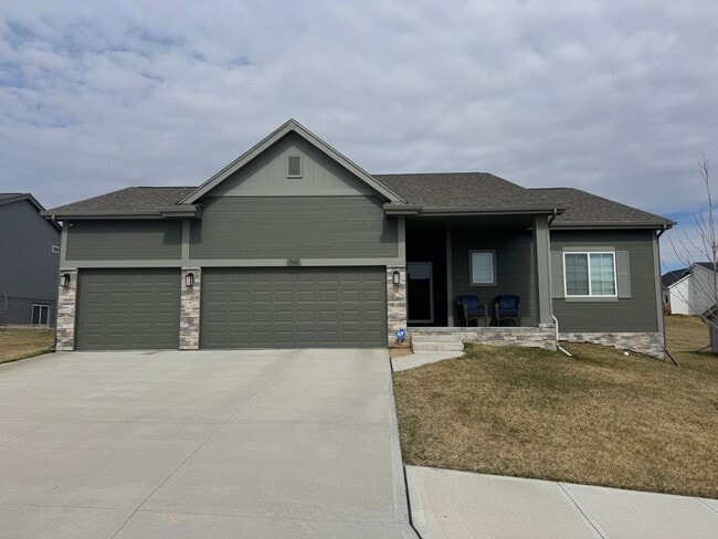 1914 Hummingbird Dr in Bellevue, NE - Building Photo - Building Photo