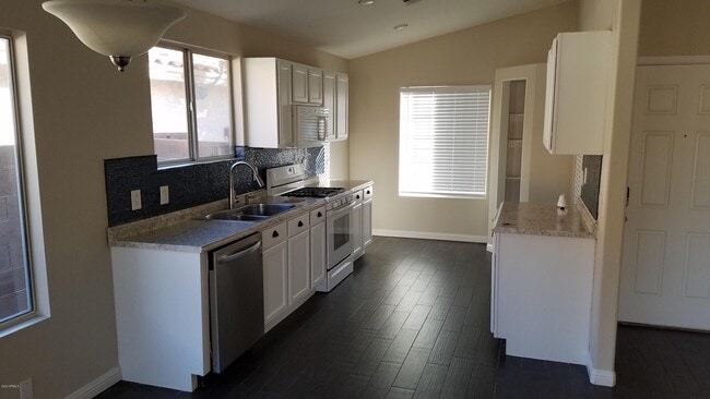 12214 N 41st Dr in Phoenix, AZ - Building Photo - Building Photo