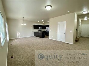 40 Autumn Station Way in Midvale, UT - Building Photo - Building Photo