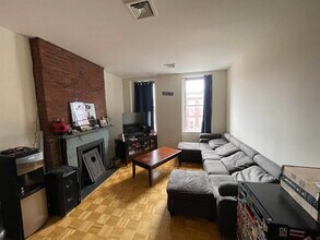 348 Grove St in Jersey City, NJ - Building Photo - Building Photo