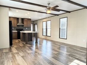 117 Betty St in Conroe, TX - Building Photo - Building Photo