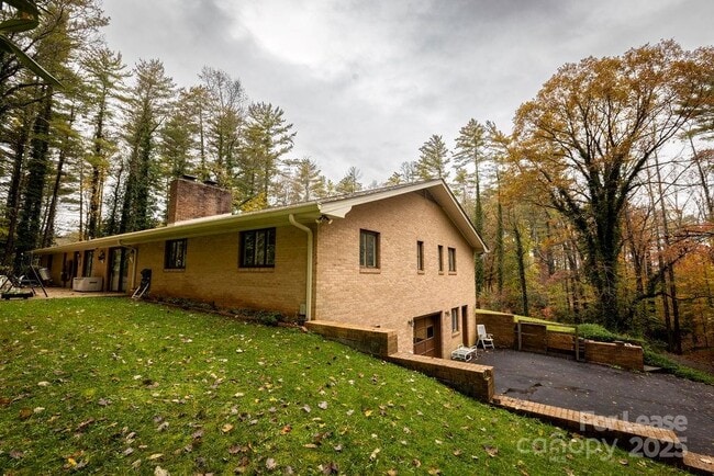 102 Arbor Ln in Hendersonville, NC - Building Photo - Building Photo