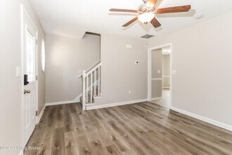 8205 Rachel Ln in Sellersburg, IN - Foto de edificio - Building Photo