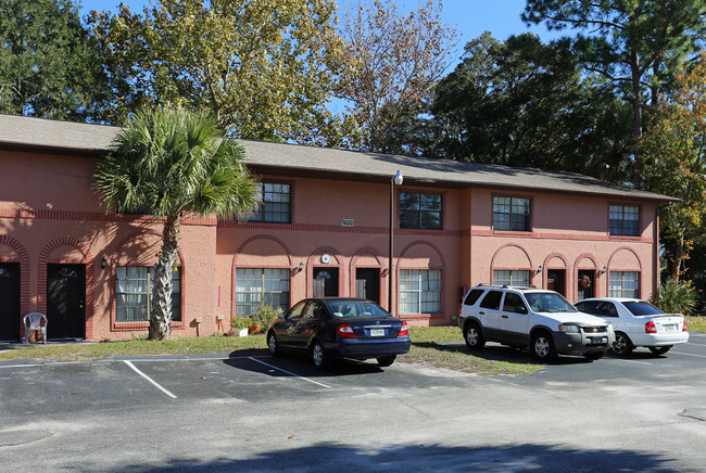 Woodcrest Townhomes in Daytona Beach, FL - Building Photo - Building Photo