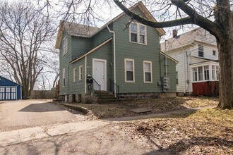 529 McCourtie St, Unit Apt# 3 in Kalamazoo, MI - Foto de edificio - Building Photo