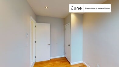 Private bedroom in 3 bed/2 bath Home in New York, NY - Building Photo - Building Photo