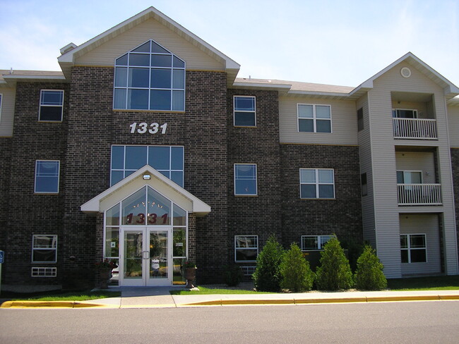 1331 Lake Dr W