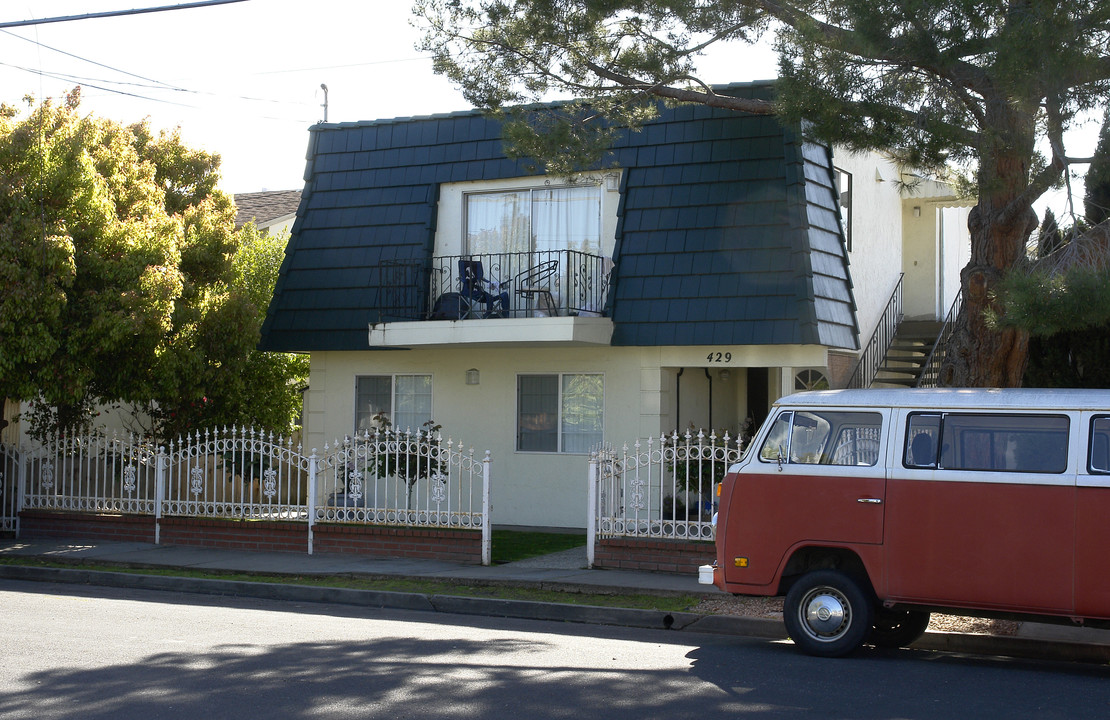 429 Jackson Ave in Redwood City, CA - Building Photo