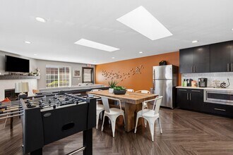 Cascadia Pointe in Everett, WA - Foto de edificio - Building Photo