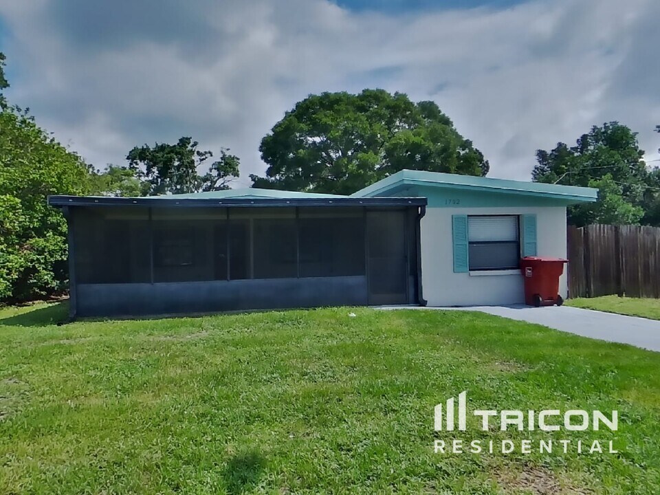 1702 W Washington St in Plant City, FL - Building Photo