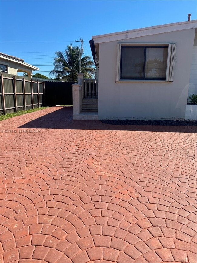 3181 SW 84th Ct in Miami, FL - Building Photo - Building Photo