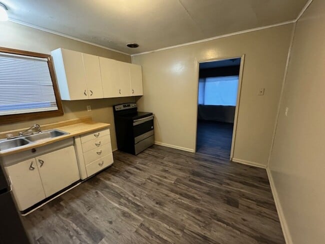 739 Sherman Ave in Waterloo, IA - Building Photo - Building Photo