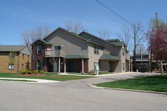 Senate Place Apartments in Lansing, MI - Building Photo - Building Photo