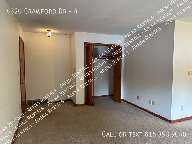 4320 Crawford Dr in Rockford, IL - Building Photo - Building Photo