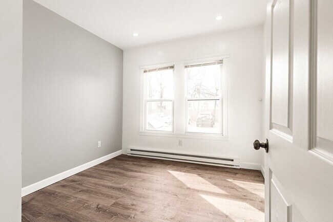 58 Appleton St, Unit 2 in Quincy, MA - Foto de edificio - Building Photo