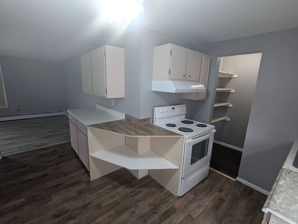 1 Main St in Ravena, NY - Building Photo
