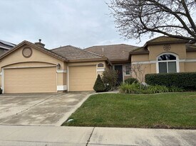 3305 Marina Cove Cir in Elk Grove, CA - Building Photo