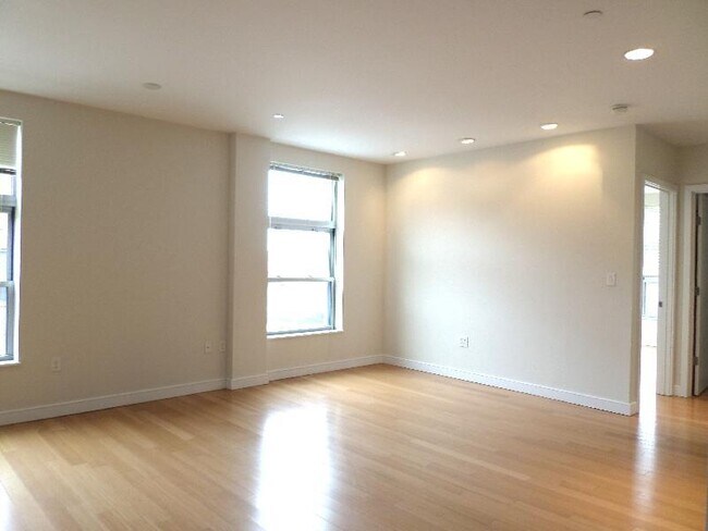 99 Eustis St, Unit 601-208 in Boston, MA - Building Photo - Building Photo