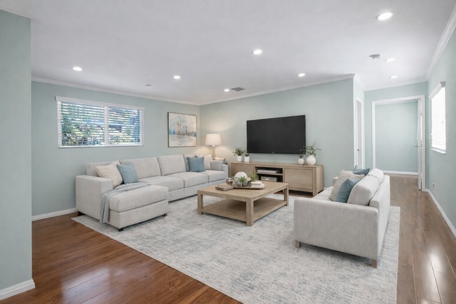 1337 Douglas St in Los Angeles, CA - Building Photo - Building Photo