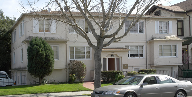 1320 Union St in Alameda, CA - Foto de edificio - Building Photo