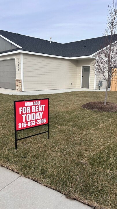 16824 W Kashmir St in Goddard, KS - Building Photo